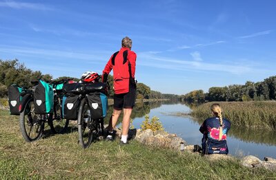 Wenn es ruhig wird entlang der Donau: Donauradweg im Herbst