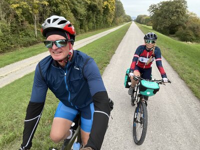 Wenn es ruhig wird entlang der Donau: Donauradweg im Herbst