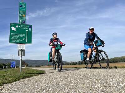 Wenn es ruhig wird entlang der Donau: Donauradweg im Herbst